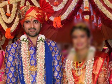 பிரிந்து வாழும் மனைவியின் வீட்டில் திருடிய நடிகருக்கும், ஸ்ரீ ரெட்டிக்கும் திருமணமாகிவிட்டதா?