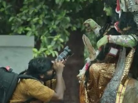 '96' பட டீஸரை வெளியிட்ட விஜய் சேதுபதி: த்ரிஷாவுடன் டீப்பான காதலாக இருக்குமோ?