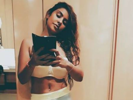 ஃபேஸ்புக்கில் தன் ஆபாச புகைப்படத்தை வெளியிட்ட ஸ்ரீ ரெட்டி