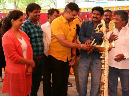 பிற நடிகைகள் ஆசைப்படுவது வரலட்சுமிக்கு தானாக கிடைக்கிறது: நீ நடத்துமா ராசாத்தி!