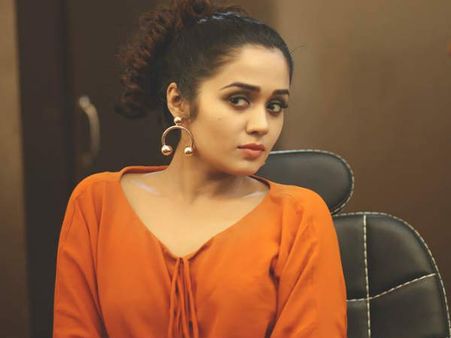 வெள்ளத்தில் மிதந்த வீடு: 2 நாட்களாக நீரில் தத்தளித்த நடிகை அனன்யா