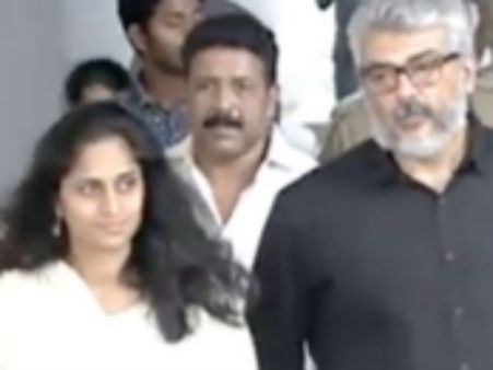 கருணாநிதியின் உடலுக்கு அஜித், பிரபு, சரோஜா தேவி அஞ்சலி