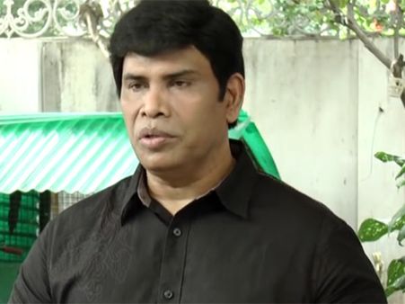 சினிமா போஸ்டரை கிழிக்கும் அரசியல்வாதிகள் மீது நடவடிக்கை எடுங்கள்: ஆனந்த்ராஜ்