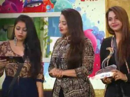 ஓவியா மாதிரியே செய்த ஜனனி: தான் முட்டாள் என்பதை ஒப்புக் கொண்ட ஐஸ்