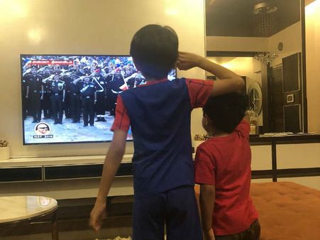 கலைஞர் தாத்தாவுக்கு மரியாதை செய்த ஜெயம் ரவி மகன்கள்: வைரல் போட்டோ