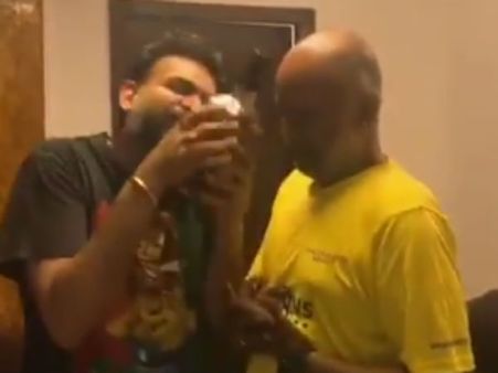 வெங்கட் பிரபு மானத்தை ட்விட்டரில் கப்பலேற்றிய பிரேம்ஜி