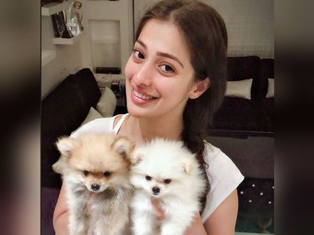 ராய் லட்சுமியை இயக்கும் எஸ்.ஜே.சூர்யாவின் உதவியாளர்!