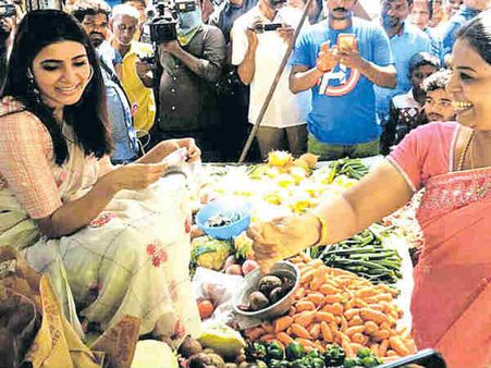 ஜாம்பஜார் மார்க்கெட்டில் காய்கறி விற்ற சமந்தா: முந்தியடித்து வாங்கிய மக்கள்