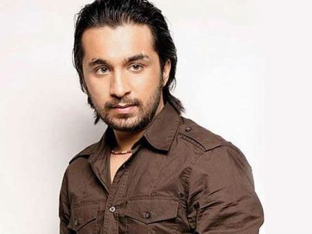 15ஆயிரம் அடி உயரத்தில் சூப் பாயாக மாறிய நடிகர்!