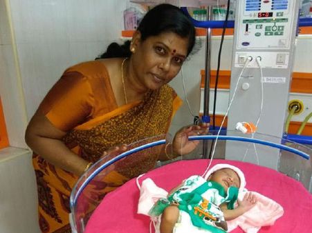 சென்னை வளசரவாக்கத்தில் தொப்புள் கொடியுடன் வீசப்பட்ட குழந்தையை வளர்க்க ஆசைப்படும் டிவி நடிகை!