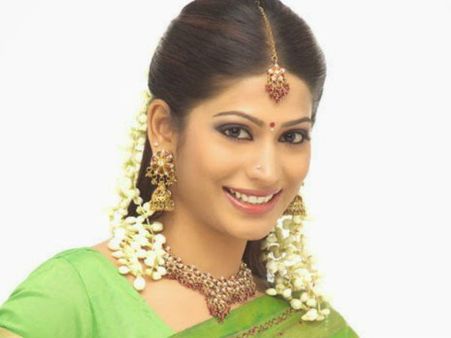 ஏம்மா விஜி, இதுக்குத் தான் உங்களை நாயகி சீரியலில் இருந்து பிக் பாஸ் அழைத்து வந்தாரா?