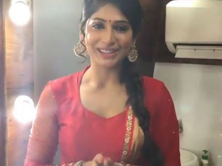 சீரியலில் இருந்து நடிகையை வெளியேற்றி ஒயில்டு கார்டு என்ட்ரியாக வரவழைத்த பிக் பாஸ்