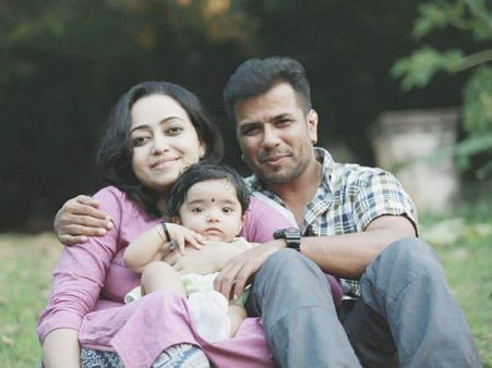 விபத்து: திருமணமாகி 16 ஆண்டுகள் கழித்து பிறந்த மகள் பலி: இசையமைப்பாளர், மனைவி கவலைக்கிடம்