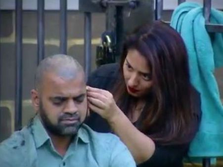 தாடி பாலாஜிக்கு மொட்டையடித்த மும்தாஜ்: காரணம் 'பேட்டி' ஜனனி