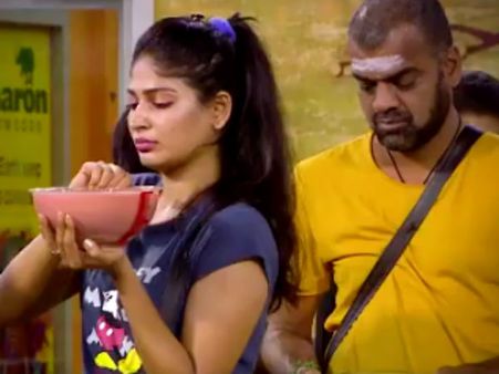 போன் ஒயர் பிஞ்சு போனது தெரியாமல் வீடியோ வெளியிட்டு அசிங்கப்பட்ட பிக் பாஸ்