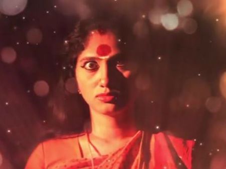 அழைக்கட்டுமா தாயே: வைரலாகும் ஜூலியின் அம்மன் தாயி பாட்டு