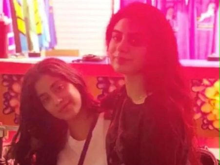 வாவ்.. சூப்பர்ஸ்டார் மகனையும், லேடி சூப்பர்ஸ்டார் மகளையும் இணைக்கும் படம்!