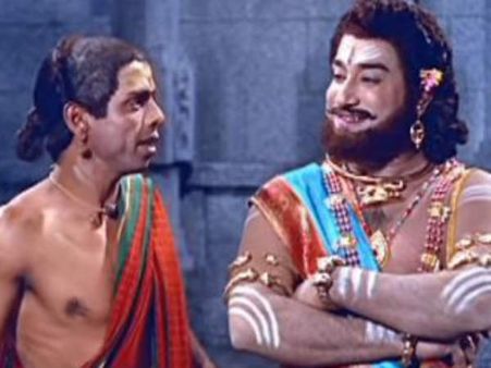 மத்தவன் நடிகன்… நீ கலைஞன்..: நாகேஷிடம் அன்றே சொன்ன எம்.ஆர்.ராதா!