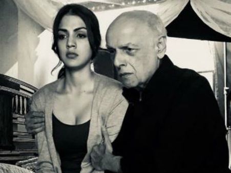 அவருக்கு உங்கப்பா வயசு, அவர் கூட போய்..: நடிகையை வறுத்தெடுக்கும் நெட்டிசன்ஸ்