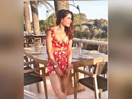 நான் அப்படித் தான் கவர்ச்சியா டிரஸ் போடுவேன்: விமர்சித்தவர்களுக்கு நடுவிரலை காட்டிய சமந்தா