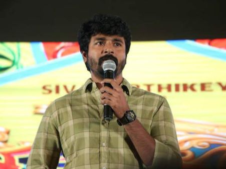 'எனக்கு யாரைப் பார்த்தும் பயம் இல்லை'... சீமராஜா மாசில் சிவகார்த்திகேயன்!