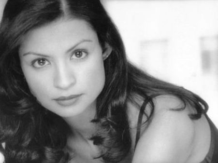 பொம்மைத் துப்பாக்கியைக் காட்டி மிரட்டிய நடிகை.. நிஜம் என நினைத்து சுட்டுக் கொன்ற போலீசார்!