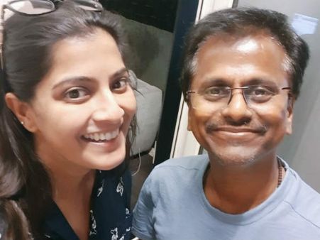 நீங்க ரொம்ப க்யூட் சார், ஸ்வீட் சார்: முருகதாஸை புகழும் வரலட்சுமி