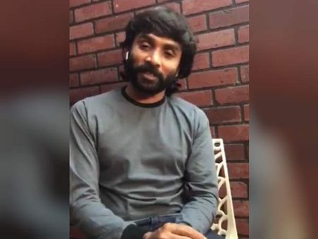 பெண்களுடன் சினேகன் குத்தாட்டம் போட்ட எவனும் புத்தனில்லை!