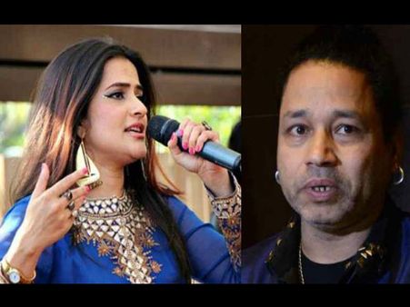 தொடையில் கை போட்டார், ரூமுக்கு வரச் சொன்னார்: பாடகர் மீது பாடகி புகார்