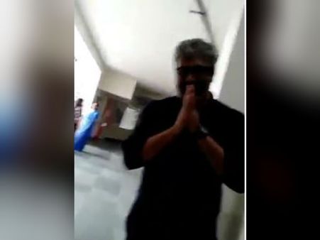 செல்பி எடுக்க வந்த ரசிகர்கள்... 'குணமாக' அட்வைஸ் செய்து கிளம்பிய அஜித்!