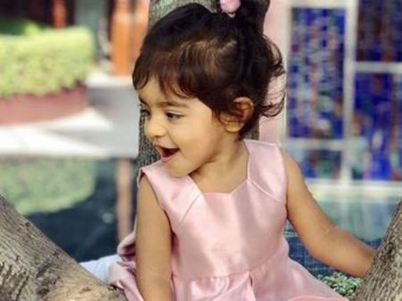 மகளின் புகைப்படத்தை முதல்முறையாக வெளியிட்ட அசின்: பெயர் அரின்