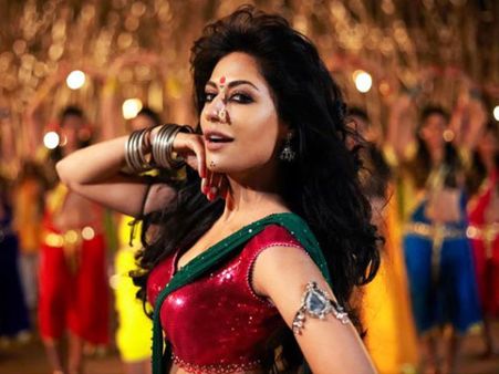 இயக்குனரின் அட்டூழியத்தை அவர் தட்டிக்கேட்கவில்லை: பேட்ட நடிகர் மீது நடிகை புகார்