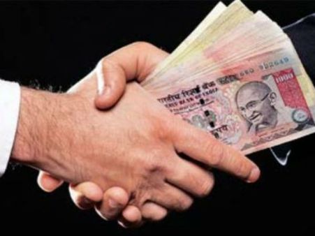 ஊழலை ஒழிப்பேன்னு சினிமாவை சேர்ந்த யார் சொன்னாலும் நம்பாதீங்க: இயக்குனர் ட்வீட்டால் சர்ச்சை