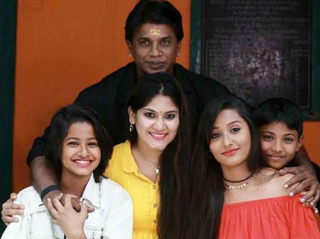 அப்பா அடித்துவிட்டார்: பிரபல நடிகர் மீது மகள் போலீசில் புகார்