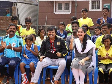 விஷால், தனுஷுக்கு ஓகே... ஆனா விவேக்குக்கு... தியேட்டர் கிடைக்காமல் தவிக்கும் 'எழுமின்'!