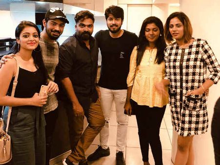 சிம்புவுடன் சேர்ந்து சிசிவி படம் பார்த்த மகத், ஐஸ்வர்யா, ரித்விகா, ஜனனி, ஹரிஷ்