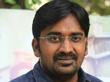 விஜய் ரசிகர்கள் மீது புகார்... கருணாகரனை திருப்பி அனுப்பிய போலீஸ்!