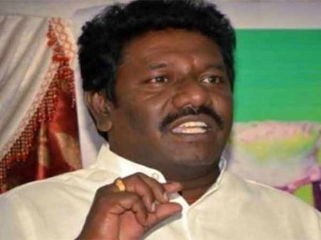 அவங்க எத்திராஜ்… நான் நந்தனம் ஆர்ட்ஸ்… கஸ்தூரியை வெட்கப்பட வைத்த கருணாஸ்!