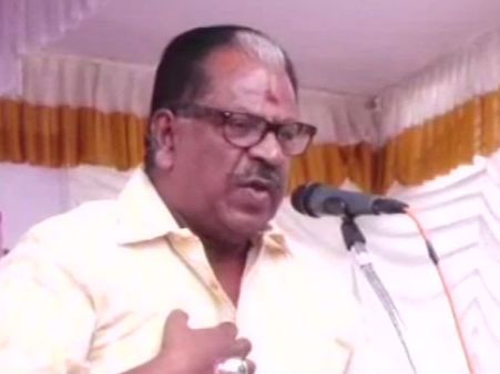 சபரிமலைக்கு வரும் பெண்களை 2 துண்டாக வெட்டிப் போட வேண்டும்: நடிகர் திமிர் பேச்சு