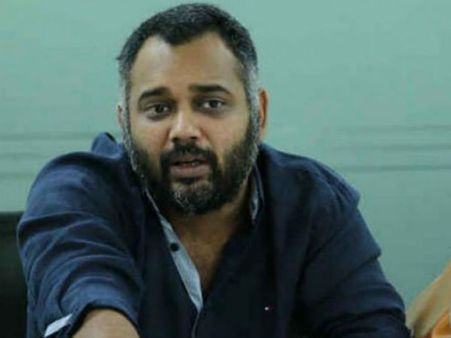 உள்ளாடையுடன் நிற்கச் சொன்னார், வெர்ஜினா என கேட்டார்: இயக்குனர் மீது நடிகை புகார்