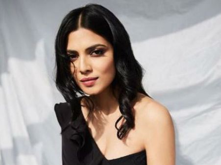 ’பேட்ட’ படப்பிடிப்பில் இணைந்த விஜய் டிவி பிரபலம், மாளவிகா மோகனன்