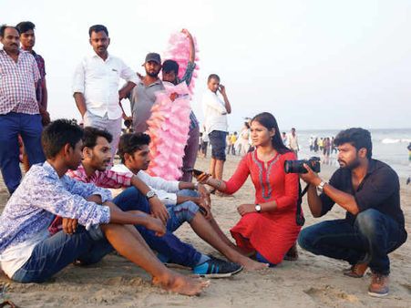 ஜல்லிக்கட்டு போராட்டத்தின் பின்னணியை பேசும் 'மெரினா புரட்சி' படத்திற்கு தடை!