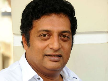 ஸ்ருதியிடம் அர்ஜுன் மன்னிப்பு கேட்க வேண்டும்: பிரகாஷ் ராஜ்