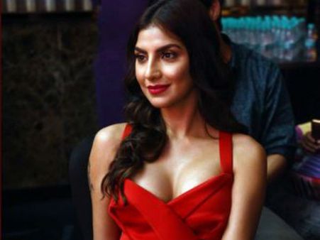 நடிகையை வீட்டிற்கு வரவழைத்து ஆடையை அவிழ்க்கச் சொன்ன இயக்குனர்