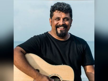 பாடகிக்கு பாலியல் தொல்லை: அம்பலப்படுத்திய சின்மயி, மன்னிப்பு கேட்ட பாடகர்