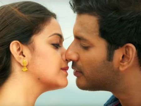 சண்டக்கோழி 2: கீர்த்தி பயந்தது போன்றே நடந்துவிட்டது- ட்விட்டர் விமர்சனம்