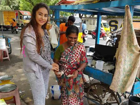 கையேந்திபவனில் தோசை சாப்பிட்ட ஸ்ரீரெட்டி