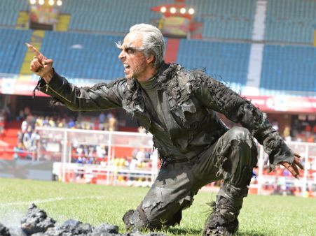 2.0 வெறித்தனம், வேற லெவல், சான்சே இல்லை: அனிருத், கார்த்திக் சுப்புராஜ் பாராட்டு