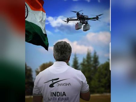 எம்.ஐ.டி.யில் ட்ரோனை இயக்கிய அஜித்: வைரல் வீடியோ