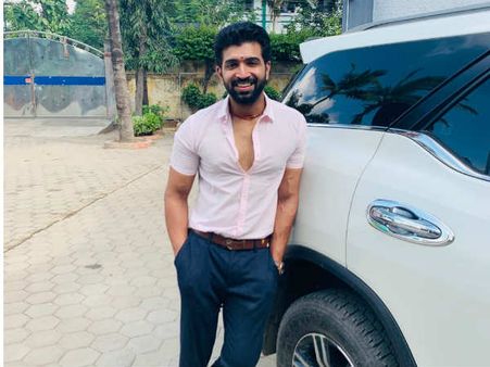 அடி உதவுற மாதிரி அண்ணன் தம்பி கூட உதவமாட்டாங்க.... அருண் விஜய் அதிரடி முடிவு!